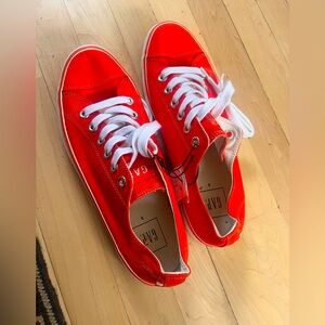 NWT Men’s 9 Gap Sneakers low top Red-orange
